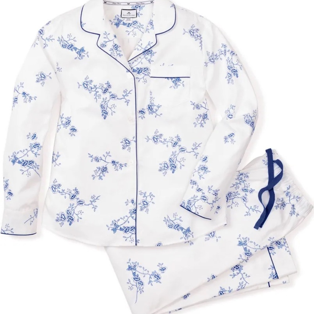 White & Blue Floral Long-Sleeve Pajama Set - Women's Classic Sleepwear